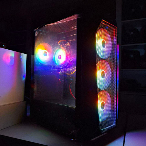 کیس گیمینگ با کارت گرافیک XFX RX 5700XT سه فن