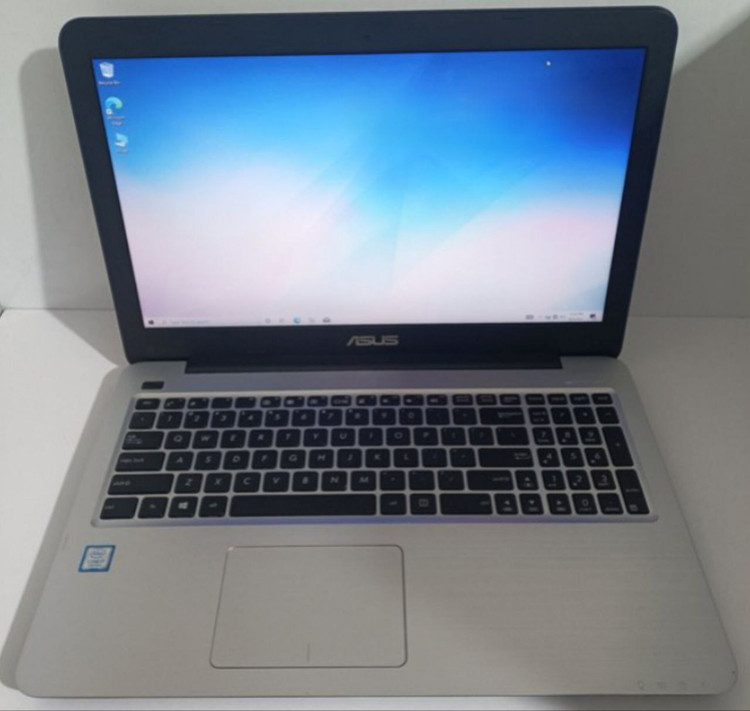 لپتاپ ایسوس در حد نو با رم 8 و هارد 1 ترابایت